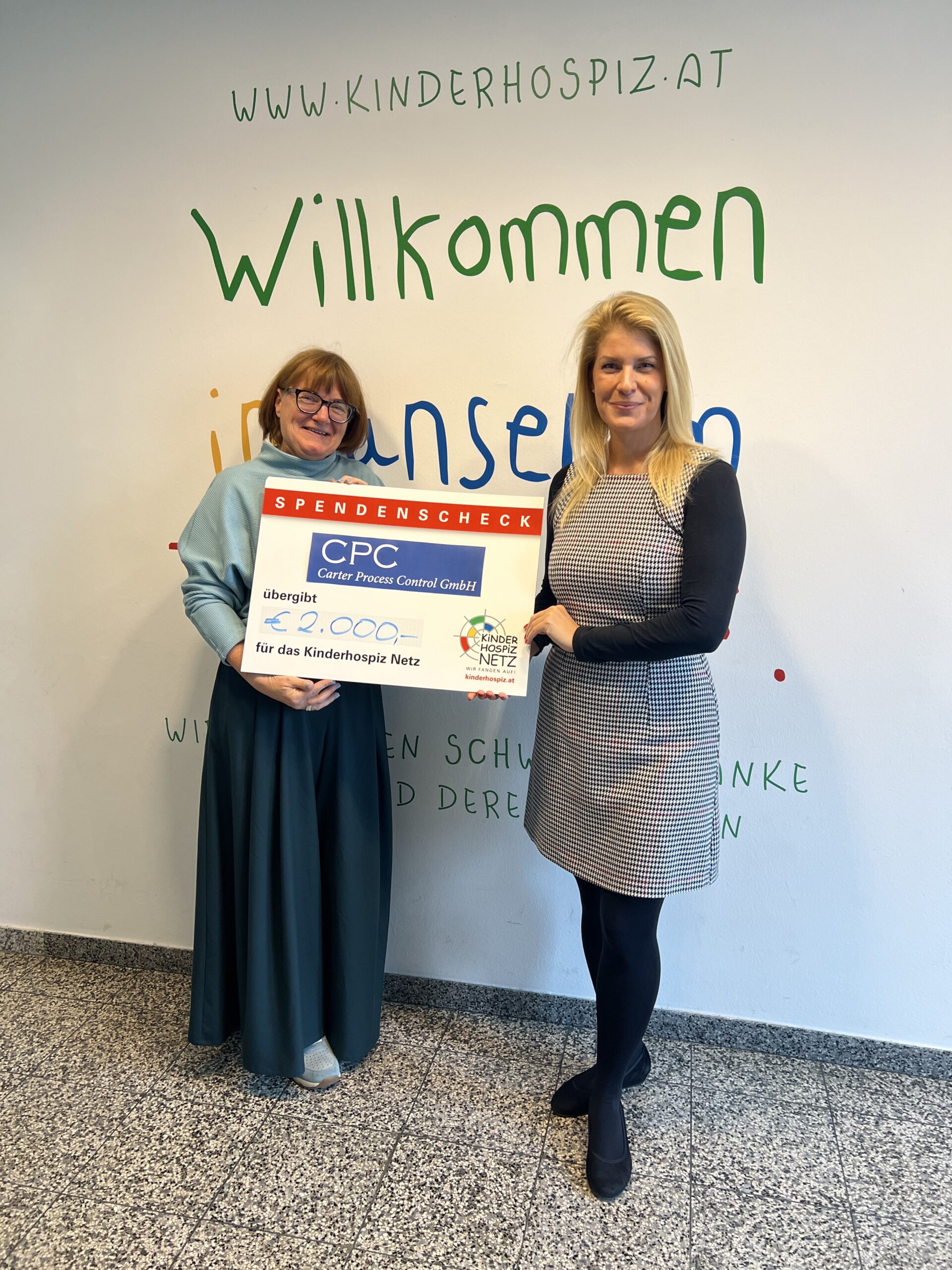 Carter Prozess Control übergibt symbolischen Spendenscheck an das Kinderhospiz Netz