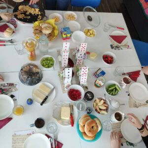 Gemeinsamer Brunch im Kinderhospiz Netz
